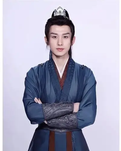 成毅首曝新剧定妆照,造型太仙气,新晋顶流与景甜合作真幸运