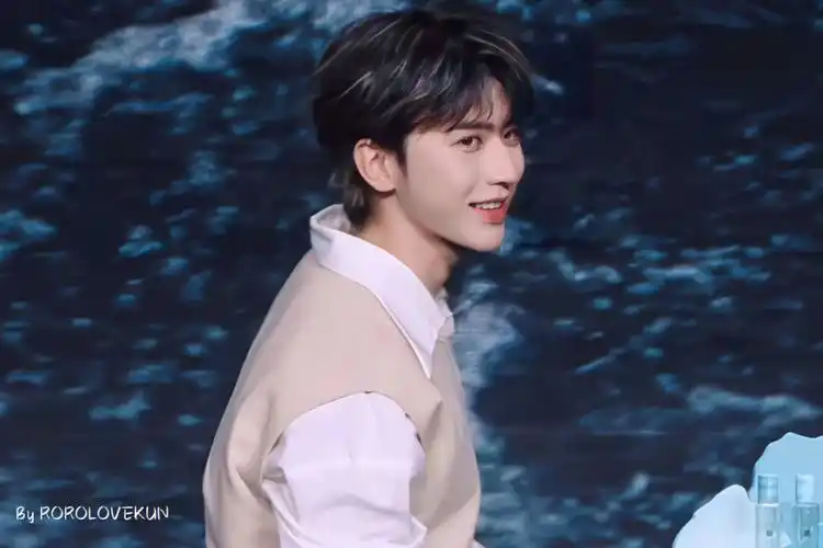 截修爱上你的小表情蔡徐坤