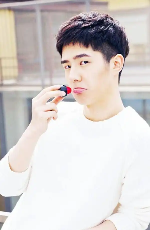 刘昊然新发型惹人醉,网友:你要做一个精致男孩啊!