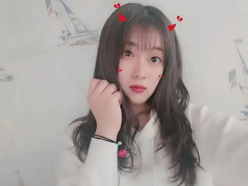 梦想有时太美好了,  现实却是目标一降再降,  后来发现做个普通人都