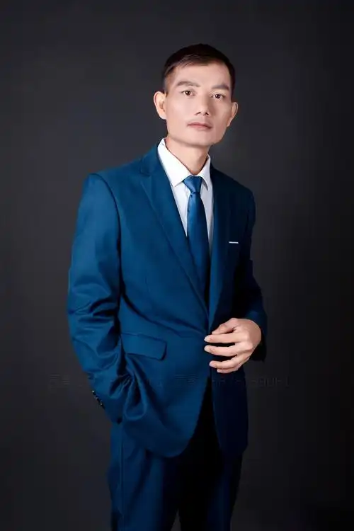 云影轻荷的写真摄影作品《商务肖像摄影 职场高管形象照 》