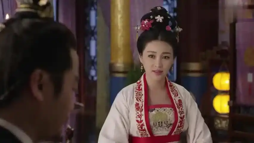 开封府刘娥设计害了真正的太后听到她的呼声吓得心神不宁