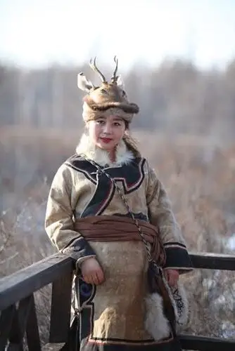 冬日达尔滨的鄂伦春姑娘们