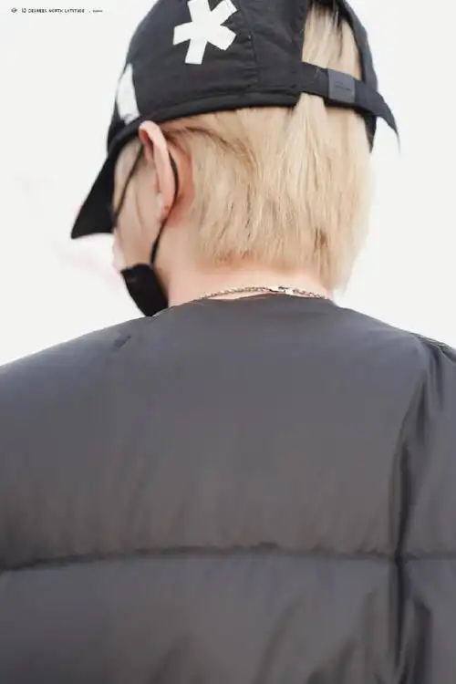 来个背影 感觉我们之间没有距离了#蔡徐坤