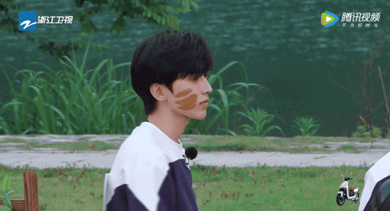 却也是觉得最无聊的部分,看看嘉宾出泥潭的造型对比就能感觉到跑男的"