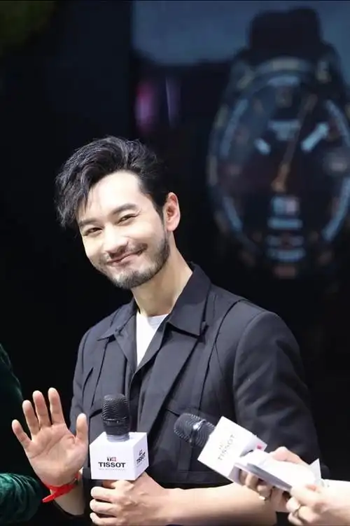 43岁黄晓明留胡须不显老,反而很有男人味,真是越来越有型了