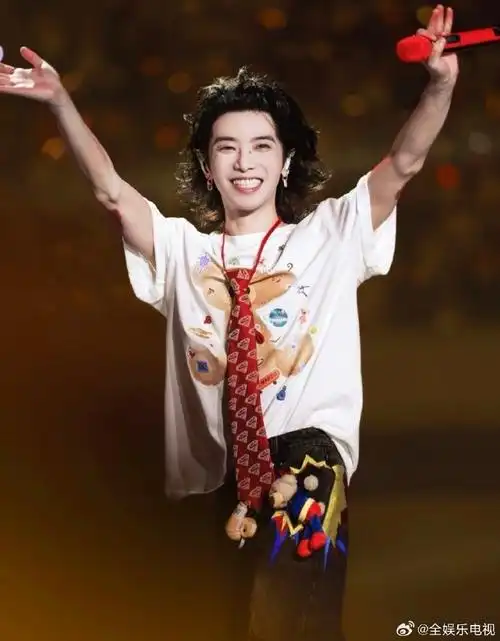 华晨宇时隔6年再当音综评审##声鸣远扬