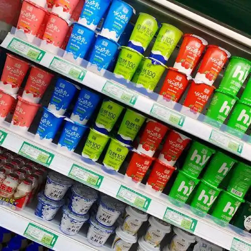 新疆本地的酸奶种类实在太丰富了!随便一家小超市 就琳琅满目的!简直