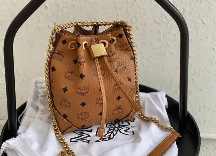 青岛海信mcm  #mcm水桶包  #包包不重样