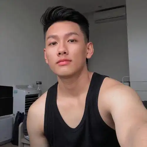 30岁男生的精致发型,清爽干净不会闷热,夏季满满的帅气时尚感