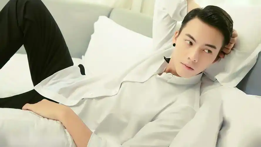 陈伟霆男神明星风尚壁纸