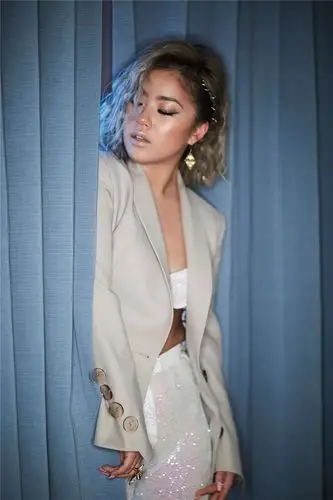 王菊性感亮相时尚盛典 打油诗回应"太白净"