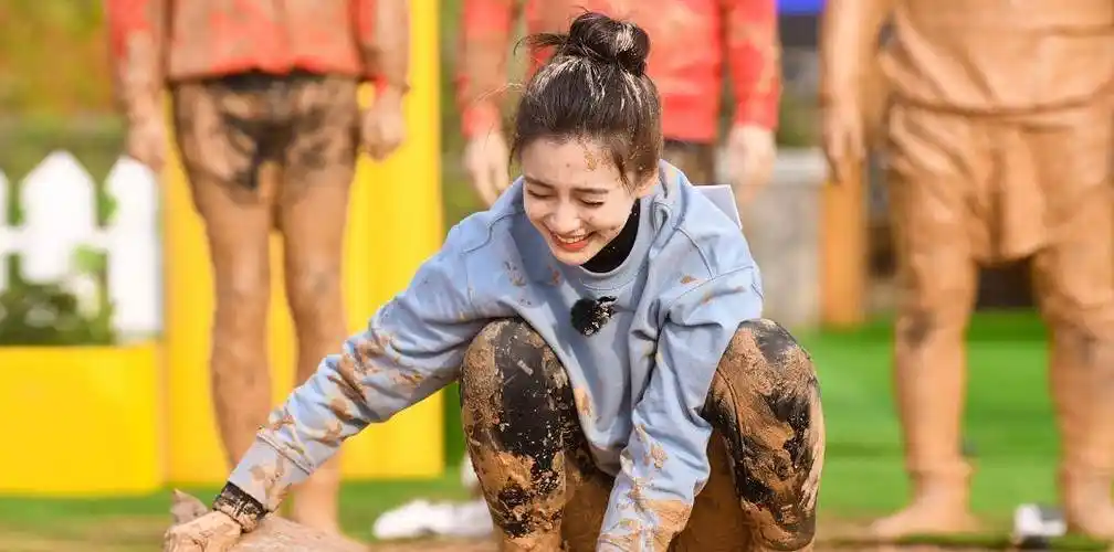 baby被宋雨琦打后,经纪人发声引热议,跑男导演清空动态回应_网友_时候