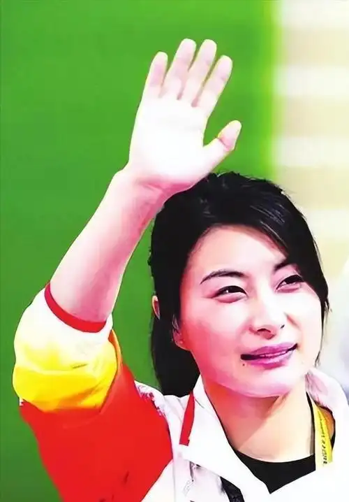 纪实曾经的跳水冠军郭晶晶如今也开始卖货直播了引发网友质疑