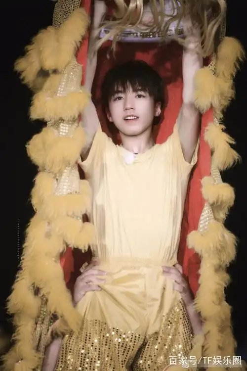 王俊凯拿了她的扇子,粉丝们都说王俊凯该"倒霉"了