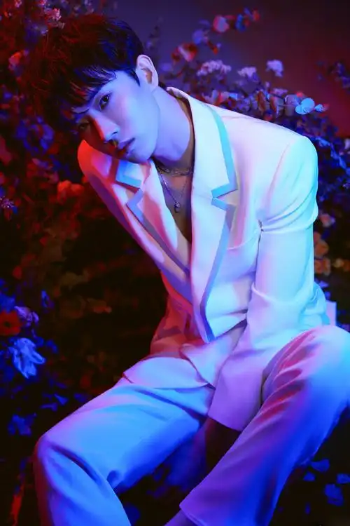 简介:黄新淳生日单曲写真图片,分享一组黄新淳图片给大家,图中的明星