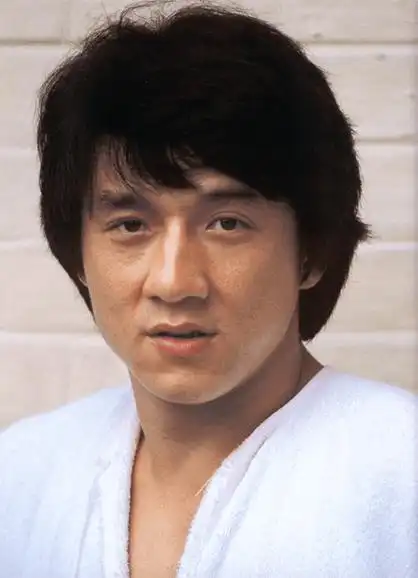 成龙大哥年轻时候很帅啊