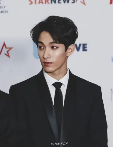 西装帅哥 李硕珉dk