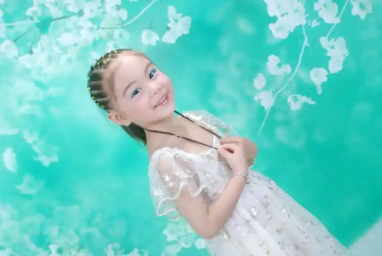 大眼睛女孩 爱宝宝专业儿童摄影