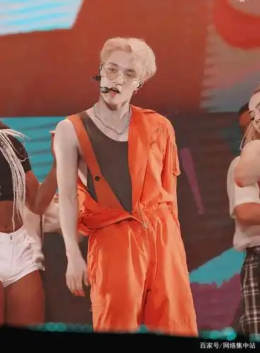 张艺兴的腹肌,姐妹们快来舔屏!