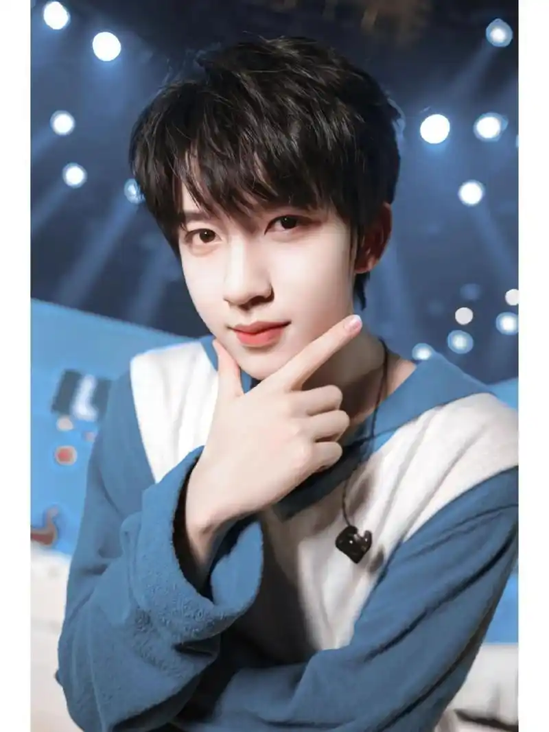 贺峻霖绝美神图