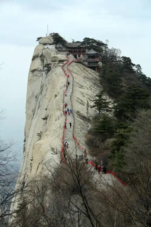 华山春色美如仙境