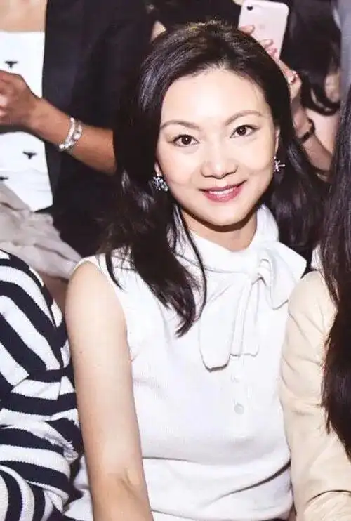 陈婷关于超生三胎的迷惑发言被嘲笑了张艺谋被罚748万冤不冤