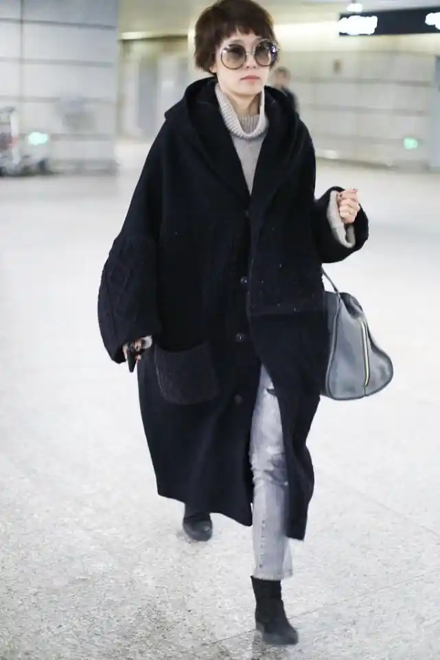马伊琍美出新高度,穿连帽大衣比例抢镜,身高164cm成穿搭榜样