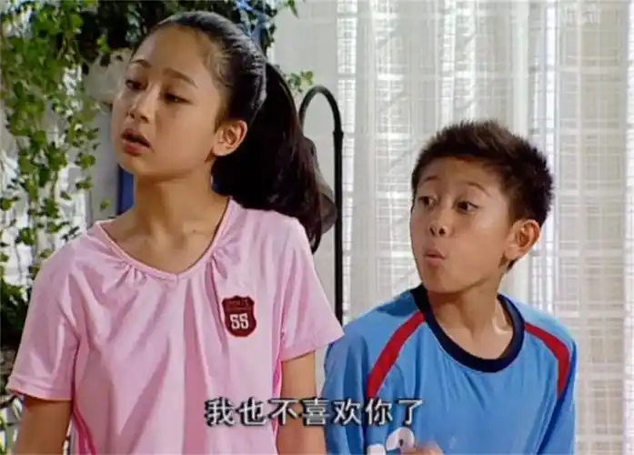 张一山拍这部剧时,不仅得到了宋丹丹在表演上的指教,还收获了杨紫这样