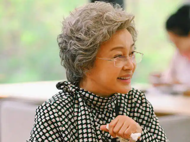 《北辙南辕》里,很多观众惊喜的发现,饰演奶奶白静慧的演员,居然是