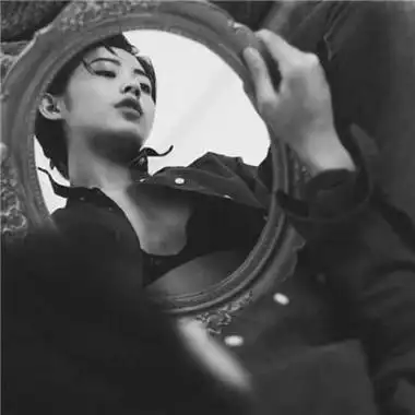 抖音黑化女生头像霸气爱一个人是本能