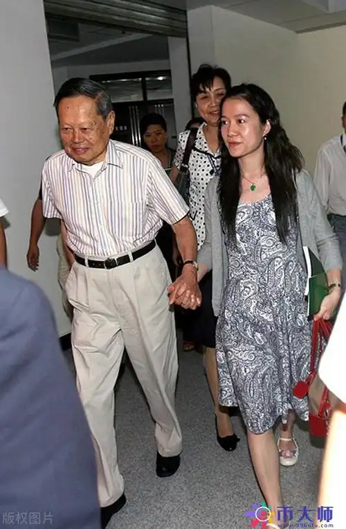 杨振宁96岁喜得贵子图片(遭网友怒骂滚出中国)