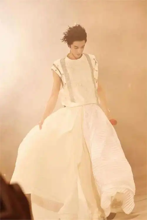 事实证明,华晨宇令人作呕的狂妄发言,在丢人现眼的路上越走越远