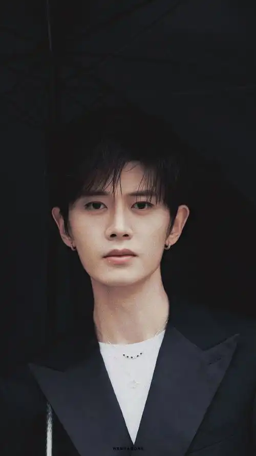 任嘉伦##任苒时光##任嘉伦的伍赓话本##etro全球品牌