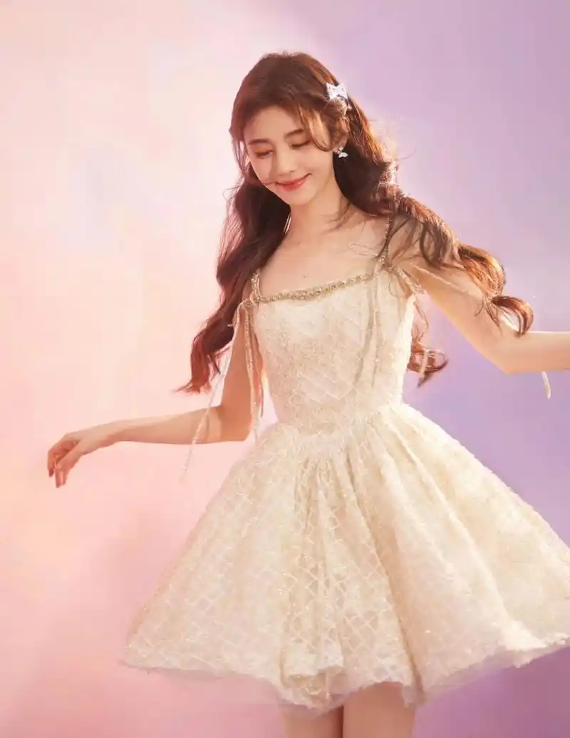 鞠婧祎白色吊带连衣裙写真,清纯甜美让人沉醉,真是美若天仙!