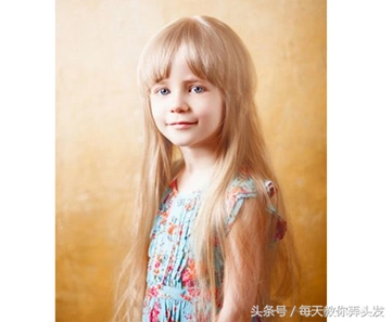 小女孩头发扎法图片方法,儿童发型扎法(小女孩很可爱的扎发发型!