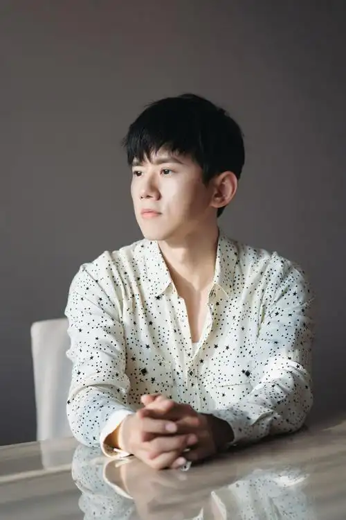 张杰被鱼刺卡住食道!连夜去就医,令人触目惊心?