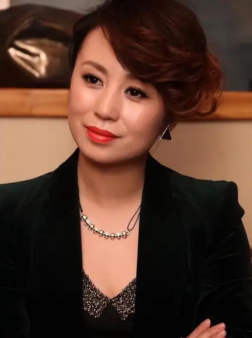 马丽从不知名喜剧人到首位突破180亿票房女演员她都做了什么