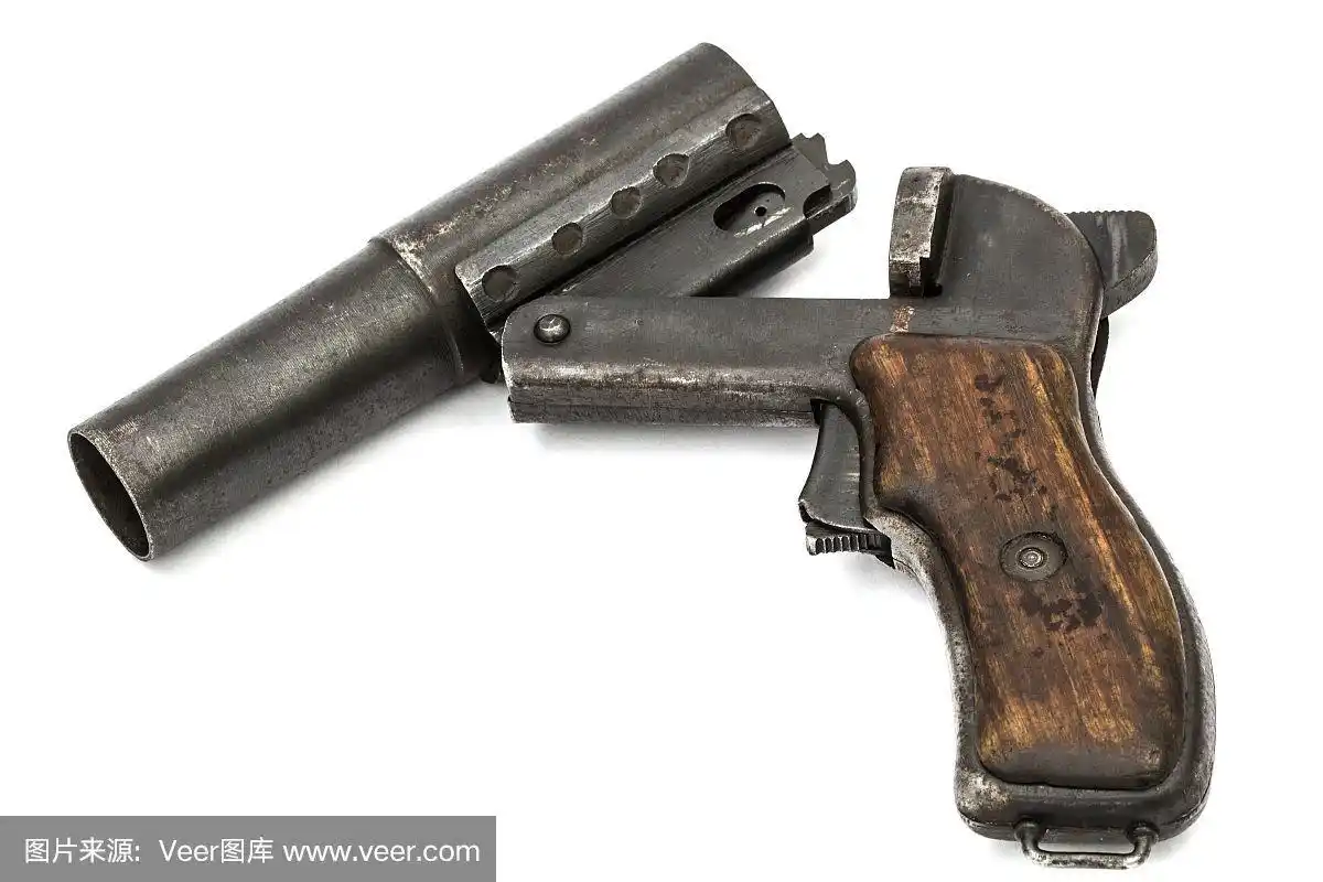 老式信号枪,信号枪和子弹,孤立在白色