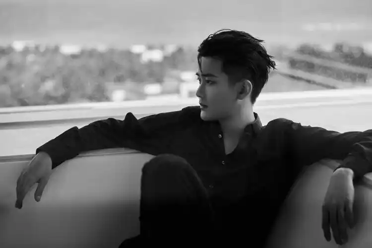 熊梓淇黑白型男风帅气图片35