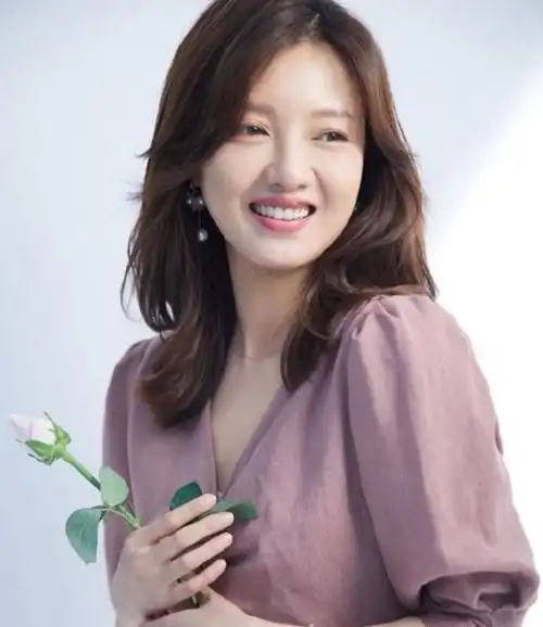 演员傅晶46岁颜值依旧在线多年来低调拍戏不争不抢