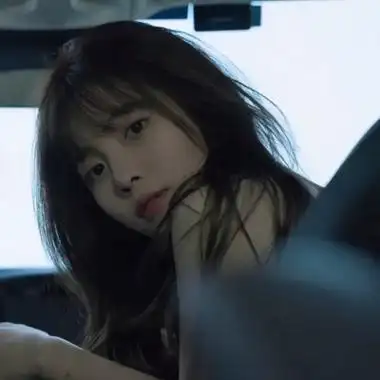 ins冷淡风头像女长相清冷