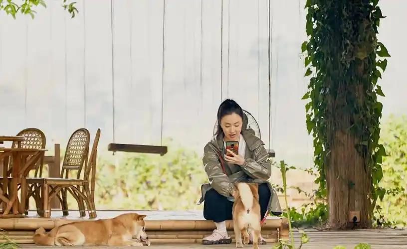 从《向往的生活》当中,看陶虹,其魅力依旧,身材不减当年