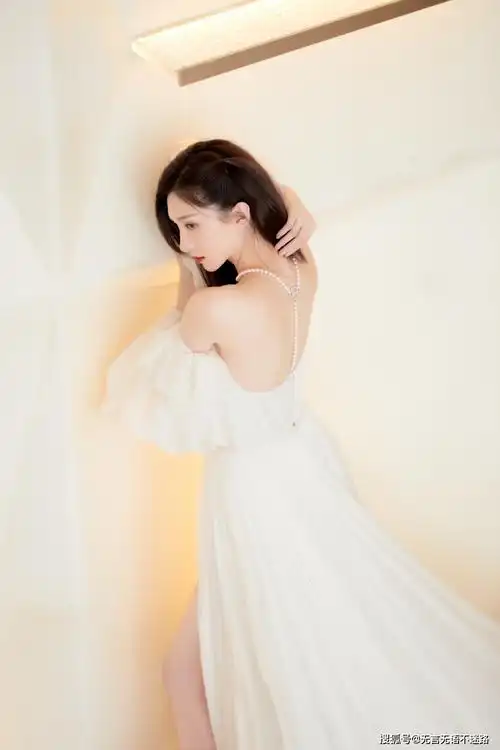 江疏影一抹白色长裙性感无比水仙花容沁芬芳一抹春色绕眉梢