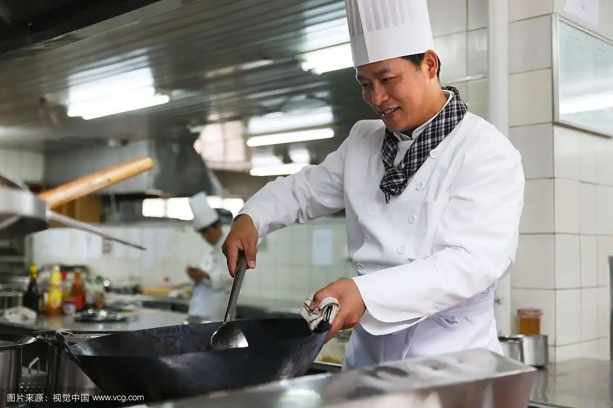 酒店厨师炒菜