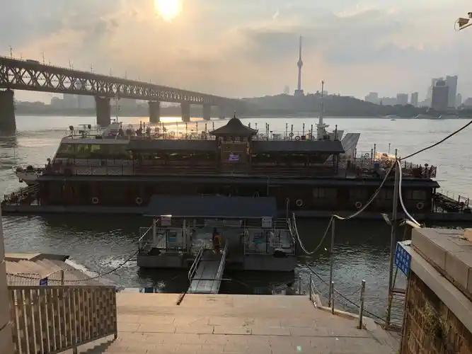 武汉两江游览红巷码头