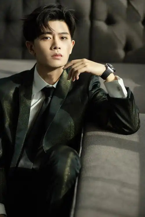 任嘉伦新代言官宣国民度与商业价值持续攀升