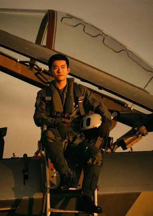 超a军旅文男主,一身正气,英姿飒爽,你最想被谁保护呢_军装_杨洋_形象