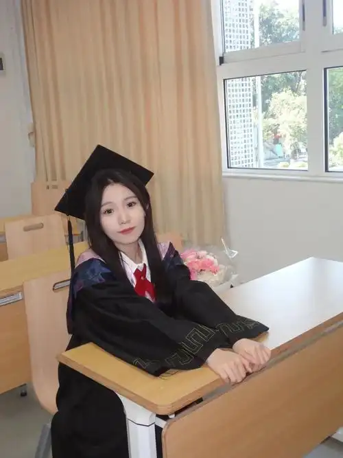 青春是无解的命题#学生时代 #毕业季 #女大学生 #学士服 - 抖音