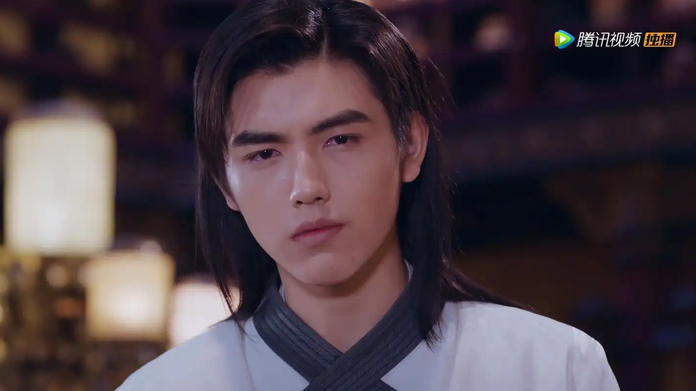 古装武侠剧《天醒之路》陈飞宇饰演男主路平,程潇饰演女主秦桑,主要